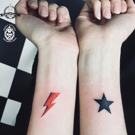 David Bowie Lightning Bolt, Simbols Tattoo, David Bowie Tattoo, Lightning Bolt Tattoo, Maching Tattoos, Funky Tattoos, Stylist Tattoos, Minimalist Tattoos, Dream Tattoos