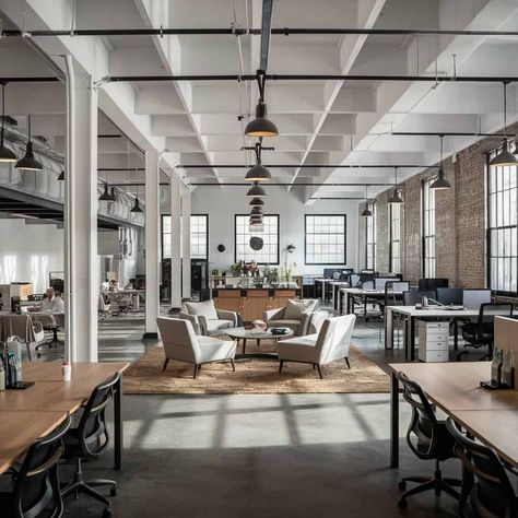 15 Pinterest-Worthy Industrial Office Spaces to Inspire Your Workspace - Fabricerie Industrial Offices Workspaces, Modern Warehouse Office, Loft Style Office Design, Industrial Office Decor Professional, Industrial Style Office Space, Industrial Design Office Interior, Warehouse Office Ideas, Industrial Corporate Office, White Industrial Office