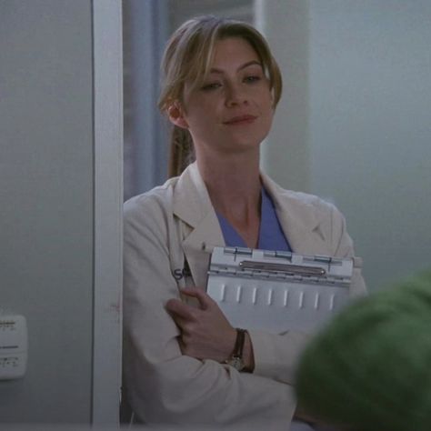 Meredith Grey Season 1, Gemma Core, Greys Aesthetic, Meredith Grey's Anatomy, Grays Anatomy, Grey Watch, Crimal Minds, Meredith Grey, Gray Aesthetic