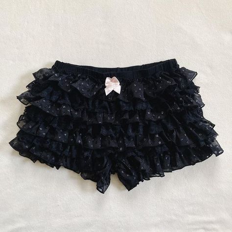 Black And Pink Coquette, Veronica Lodge Outfits, Ruffled Shorts, Bloomer Shorts, Ruffle Bloomers, Glam Outfit, Lace Layers, Bloomers Shorts, Clothing Photography