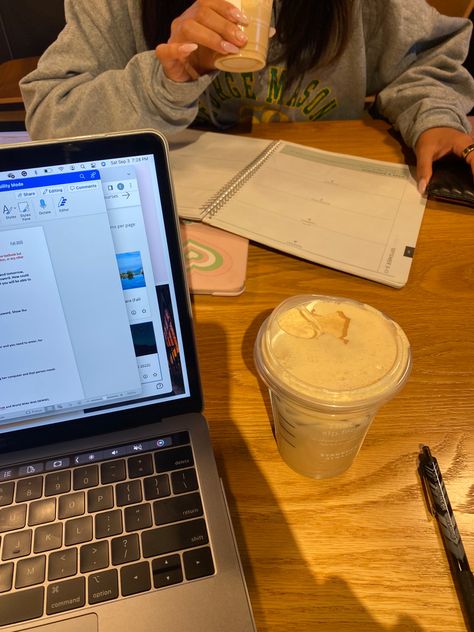 Coffee Date Starbucks, Starbucks Study Aesthetic, Study Date Aesthetic, School Coffee Shop, Coffee Studying, Coffee Shop Study, Study Coffee Shop, Starbucks Date, Study Vibe