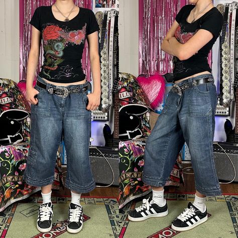 Punk Sporty Outfits, Early 2000s Rock Fashion, 90s And Y2k Fashion, 200s Grunge Aesthetic, Edgy 2000s Fashion, 00s Grunge Outfits, 2000s Highschool Outfits, 2000s Girl Outfits, 2000 Punk Fashion