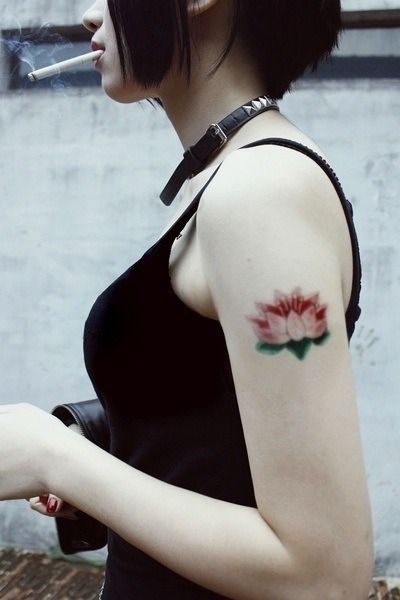 Nana's lotus (Ren flower) Nana Tattoo, Nana Anime, Nana Manga, Nana Osaki, Image Swag, Lotus Tattoo, Anime Tattoos, Piercing Tattoo, Pretty Tattoos