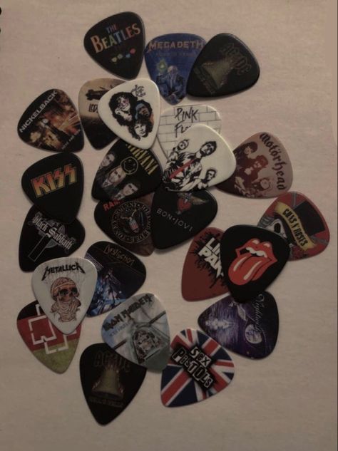 Cool Guitar Pick Designs, Pick For Guitar, Guitar Ideas Design, Evancore Aesthetic, Cool Electric Guitar Design, Gutair Picks, Guitar Aesthetic Electric, Electric Guitars Aesthetic, Guitar Picks Aesthetic