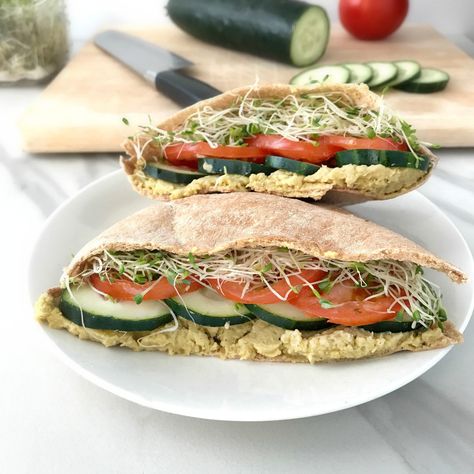 Veggie Pita Sandwiches with Avocado Hummus (vegan) | recipe via www.yourchoicenutrition.com Vegetarian Pita, Vegan Picnic Food, Veggie Pita, Vegetarian Picnic, Pita Pocket Recipes, Avocado Hummus Recipe, Pita Sandwich, Sandwich Vegetarian, Healthy Board