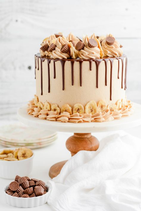 Peanut Butter Banana Cake Banana Peanut Butter Cake, Savory Appetizers Easy, Peanut Butter Chocolate Cake, Mini Peanut Butter Cups, Peanut Butter Cream, Chocolate Banana Cake, Chocolate Peanut Butter Cake, Butter Cake Recipe, Layer Cake Recipes