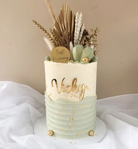 Birthday Cake Sage Green, Cake With Dried Flowers, Green Birthday Cakes, Gold Birthday Cake, 21st Birthday Cakes, Elegant Birthday Cakes, Green Cake, Peach Cake, Beautiful Birthday Cakes