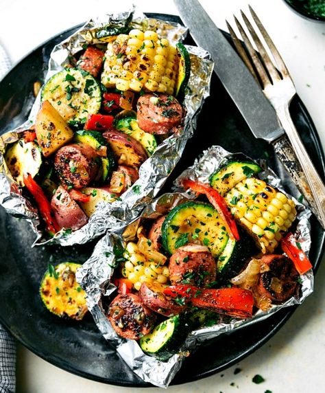 Paleo Camping Food, Paleo Camping, Vegetarian Camping, Campfire Dinners, Camping Food List, Healthy Camping Food, Camping Menu, Camping Dishes, Foil Dinners