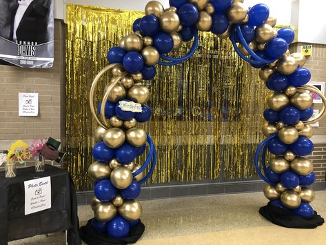 Royal Blue And Gold Balloon Arch, Royal Blue And Gold Centerpieces Quince, Blue And Gold Graduation Party Ideas Table Decorations, Blue And Gold Graduation Party Ideas, Blue And Gold Balloon Arch, Gold Graduation Decorations, Class Reunion Decorations, Homecoming Decorations, Graduation Party Backdrops