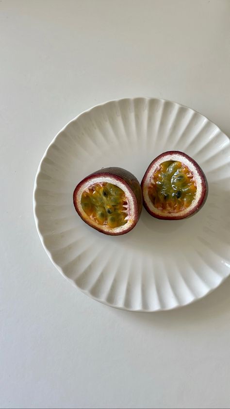 Passion Fruit Photography, Passionfruit Aesthetic, Passion Fruit Aesthetic, Pretty Flicks, Pinterest Stories, Fruit Food, Fruit Photography, Food Home, Bed Bedroom