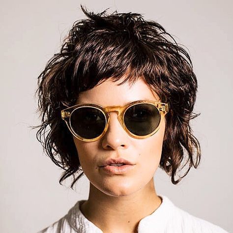 Pixie Haircut Textured Hair, Shaggy Bob Curly Hair, Short Edgy Shag Haircut, Queer Hair, Short Shag Hairstyles, Hair Inspiration Short, Messy Short Hair, Edgy Short Hair, Shag Hairstyles