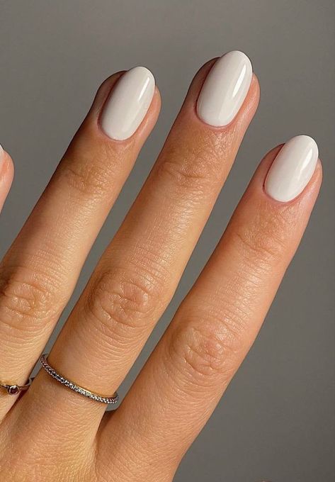 Neutral Natural Nail Designs, White Nails Plain Simple, Pastel Natural Nails, Light Nail Color Ideas, Plain Classy Nails, Matt White Nails, Nail Solid Colors, White Engagement Nails, White Nail Inspo Short