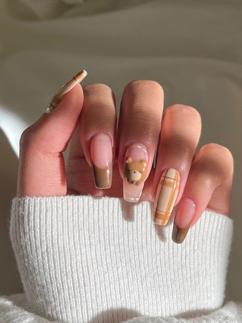 Brown, tan, and plaid  bear nails Tan Fall Nail Designs, Nail Ideas For Medium Nails, Teddy Bear Nails Designs, Autumn Nails Korean, Square Nails Ideas Winter, Brown Teddy Bear Nails Acrylic, Winter Nails Medium Length, Bear French Tip Nails, Bear Nails Acrylic