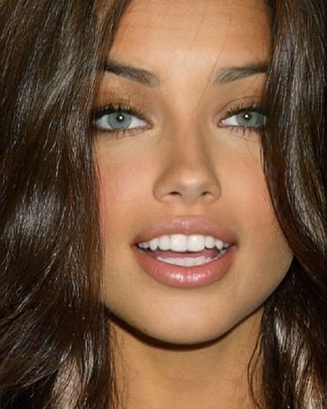 Adrian Lima, Adriana Lima Young, Adriana Lima Style, Victoria Secret Model, Victoria Secret Models, Vogue Beauty, Nose Job, Model Aesthetic, Model Face