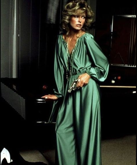 Farrah Fawcett in Halston.  Photo by Helmut Newton, 1970’s. Farrah Fawcett Style, 1970s Outfits, Billy B, Western Outfits Men, Trendy Jumpsuit, Fashion 70s, 60s And 70s Fashion, Farrah Fawcett, 70s Dress