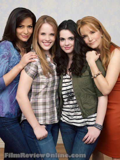 "Switched at Birth" Love this show! Katie Leclerc, Constance Marie, Lea Thompson, Vanessa Marano, Isak & Even, Switched At Birth, Family Tv, Abc Family, Film Serie