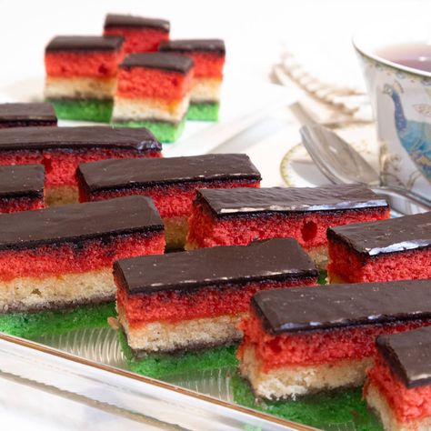 Italian Neapolitan Cookies - Pastries Like a Pro Neapolitan Cookies, Flag Cookies, Colored Cookies, German Cookies, Dutch Cocoa, Pastry Cook, Sweet Bites, Cookies Pastry, Baking Classes