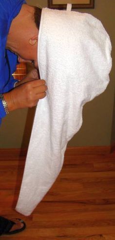 Hair towel (towel wrap) pattern. make out of an old t-shirt and it would be perfect for curly hair :) Towel Headwrap, Hair Towel Pattern, Head Wrap Pattern, Turbie Twist, Hair Towel Wrap, Diy Towels, Towel Wrap, Wrap Pattern, Spa Gift