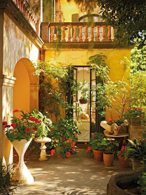 Nice&Beauty Mediterranean Patio Ideas, Tuscan Courtyard, Italian Patio, Italian Courtyard, Mediterranean Courtyard, Mediterranean Patio, Mexican Garden, Mediterranean Garden Design, Indoor Courtyard