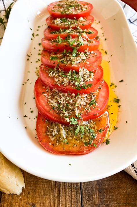 Spanish Salad, Spanish Tapas Recipes, Tomato Salad Recipe, Tomato Dishes, Tapas Recipes, Spanish Dishes, Summer Salad Recipes, Summer Salad, Tomato Salad