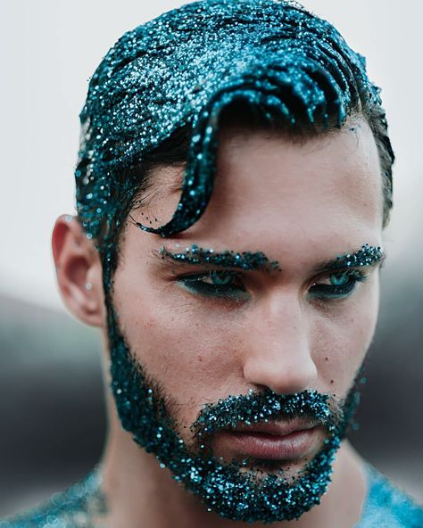 Glitter Beard, Glitter Beards, Festival Makeup Rave, Make Up Gold, Festival Makeup Glitter, Drag Make-up, Sparkly Makeup, Glitter Photography, Hair Glitter