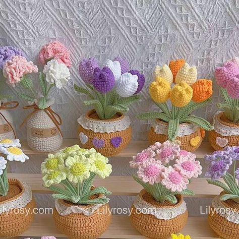 Flowers For Mothers Day, Crochet Flower Pot, Crochet Vase, Pot Crochet, Crochet Bouquet, Crochet Business, Beginner Crochet Projects, Origami Crafts Diy, Mothers Day Flowers