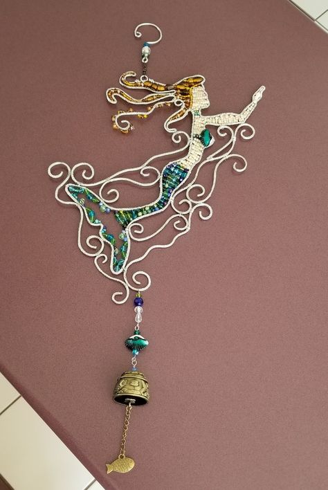 Wirewrapped beaded mermaid suncatcher windchime Mermaid Suncatcher, Wire Wall Decor, Wire Wrapped Flower, Wire People, Chandelier Candle, Flower Wire, Horseshoe Crafts Projects, Wire Tree Of Life, Tree Of Life Wire