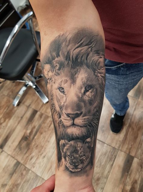 Farther And Son Tattoo Designs, Fathers Tattoo For Son, Father Son Animal Tattoo, Lion Father And Son Tattoo, Son Name Tattoo For Dad, Father Tattoo For Son, Lion And Cub Tattoo Father, Dad Son Tattoo Design, Father And Son Tattoo Design