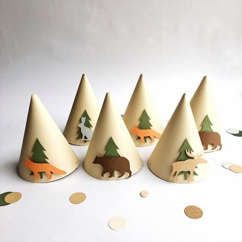 Zoo Theme Birthday, Animal Party Hats, 1st Birthday Party Hat, Forest Theme Party, Bos Baby, Safari Baby Shower Decorations, Safari Cupcakes, Forest Birthday Party, Wild Birthday Party