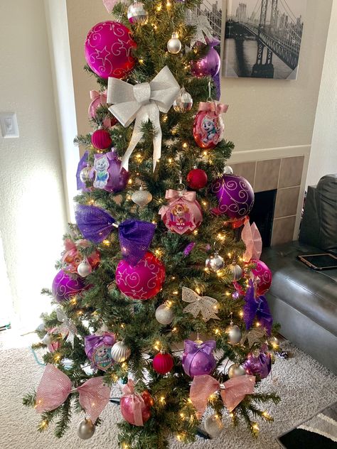 #skye #everest #pawpatrol #christmas Paw Patrol Christmas Tree, Paw Patrol Skye And Everest, Skye And Everest, Power Rangers Cast, Paw Patrol Christmas, Paw Patrol Skye, Christmas Tree Decorating Themes, Tree Decorating, Decorating Themes