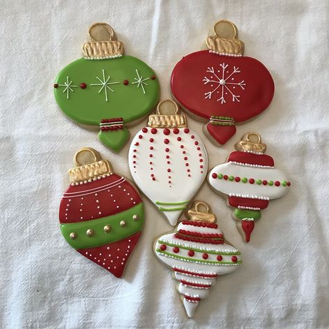 Christmas Sugar Cookies Ornaments, Ornaments Cookies Decorated, Christmas Bulb Cookies, Christmas Cookies Ornaments, Christmas Cutout Cookie Decorating Ideas, Christmas Ornaments Cookies, Ornament Royal Icing Cookies, Royal Icing Ornament Cookies, Sugar Cookie Ornaments