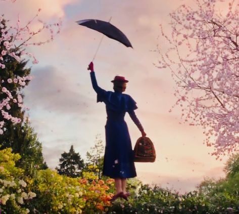 Merry Poppins, 2023 Movies, Nyc Broadway, Mary Poppins Movie, Mary Poppins Party, Mary Poppins Returns, Julie Walters, Painting Reference, Hollywood Studio