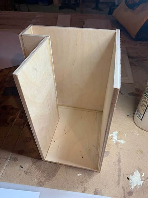 Building A Bookshelf, Bookshelf Diorama, Bookshelf Insert, Room Box Miniatures, Diy Bookshelf, Hantverk Diy, Bookshelf Art, Miniature Rooms, Bookshelves Diy