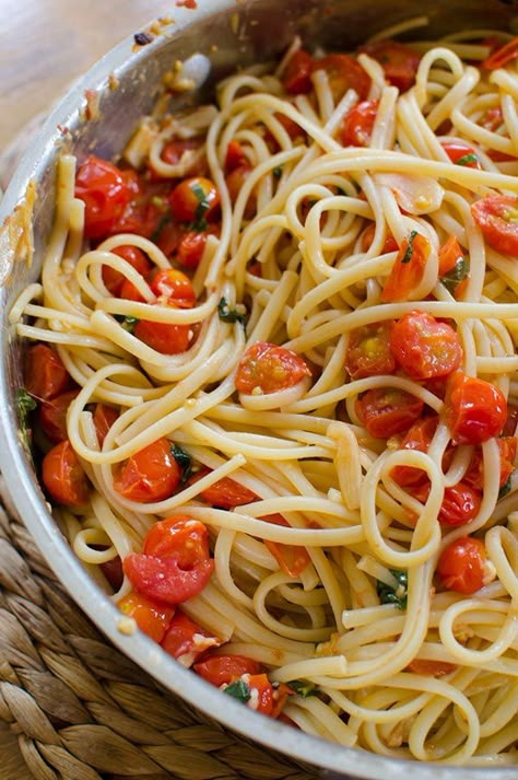 Marinara With Cherry Tomatoes, Pasta With Garlic And Olive Oil Cherry Tomatoes, Pasta With Fresh Cherry Tomatoes, Spaghetti Cherry Tomatoes, Pasta Olive Oil Garlic Tomatoes, Meals With Cherry Tomatoes, Pasta With Cherry Tomatoes, Cherry Tomato Recipes, Cherry Tomato Pasta