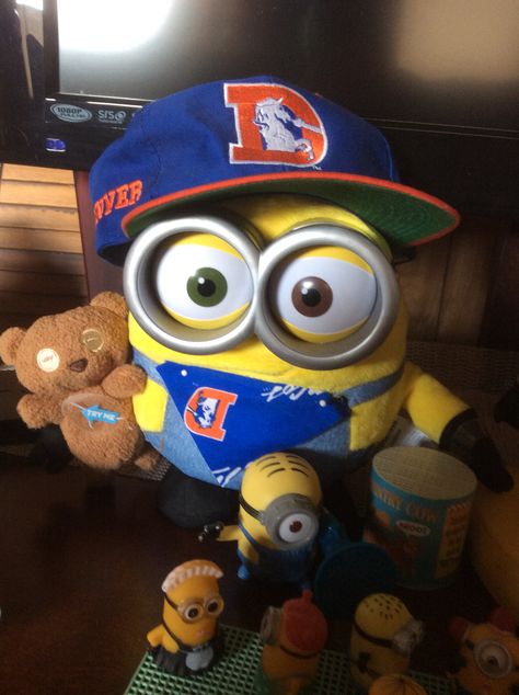 Big Denver fan.  Bob, your kerchief is upside down! Minion Pfp, Pfp Tiktok, Tiktok Pfp, A Minion, Tiktok Viral, Going Viral, Upside Down, Minion, Denver