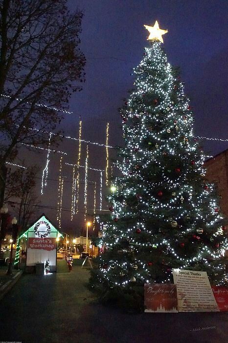 Christmas in dowtown Grants Pass, Oregon by Mick Anderson - fineartamerica.com Oregon Christmas, Grants Pass Oregon, Christmas Photograph, Oregon Life, Grants Pass, Merry Happy, Southern Oregon, Steamboat Springs, Oregon Travel