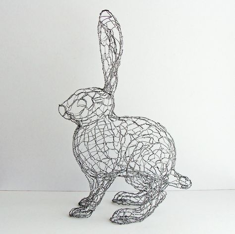 Rabbit Wire, Chicken Wire Sculpture, Chicken Wire Art, Chicken Wire Crafts, Wire Sculptures, Rabbit Sculpture, Wire Art Sculpture, Willow Weaving, Art Wire