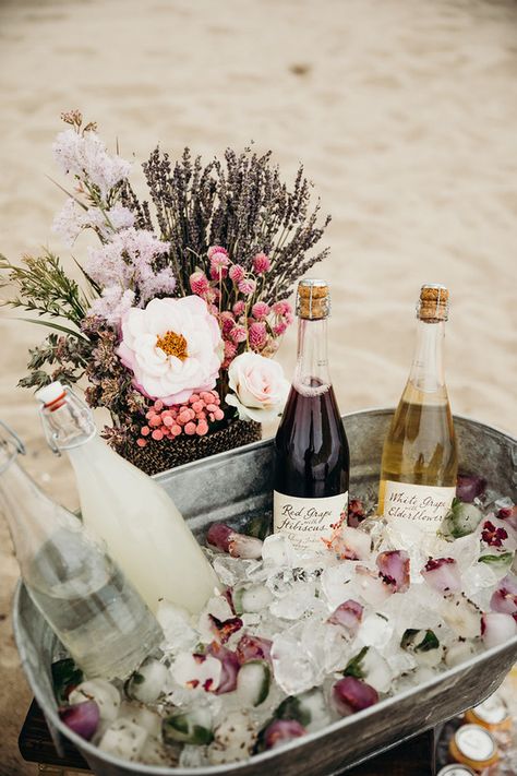 Organic Party Decor, Drink Display For Party, 60 Birthday Party Ideas, Rose Birthday Party, Wine Birthday Party, Dreamy Beach Wedding, Beach Picnic Party, Birthday Celebration Ideas, Second Birthday Party