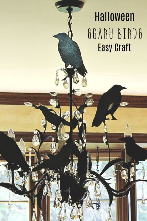 You can easily make these Halloween scary birds and place them around the house for a fun and eerie look. Then take them down just as quickly after October 31st. Diy Halloween Garland, Halloween Chandelier, Scary Birds, Halloween Window Display, Halloween Raven, Halloween Living Room, Decor For Halloween, Halloween Garland, Halloween Window