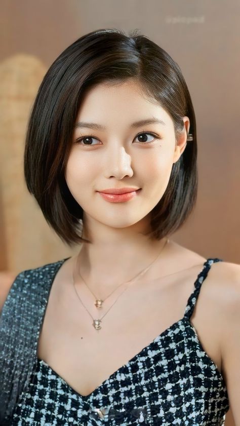 KIM yoo jung she pretty good and cute forever 😍 #kimyoojung #koreanactress #shorthair Hair Levels, Kim Yoojung, Kim You Jung, Kim Yoo Jung, Kim Sejeong, Dad Fashion, Hair Up Styles, Korean Actresses, Korean Celebrities