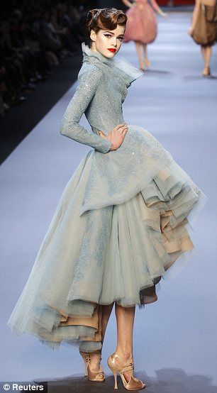 Dior Haute Couture Christian Dior Haute Couture, Look Retro, Dior Haute Couture, فستان سهرة, John Galliano, Look Vintage, Gorgeous Gowns, Mode Vintage, Mode Inspiration