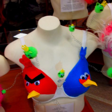 Angry birds bra?! Clown Costumes, Silly Clothes, Funky Shirts, Laugh Out Loud, Girls Girl, Silly Images, Funny Outfits, Top Funny, Angry Birds