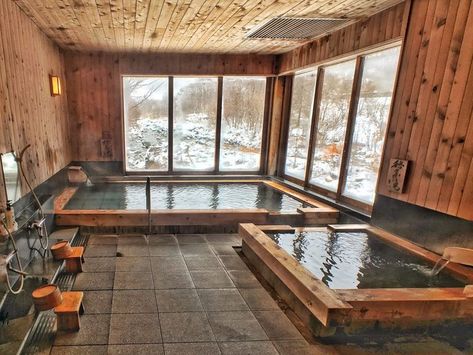 Korean Bath House, Bathroom Designs 2023, Japanese Bathrooms, Roman Bath House, Japanese Bath House, Japanese Spa, Traditional Japanese Home, Onsen Bath, Japan Traditional House