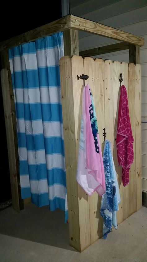 Outside Changing Room Pools, Outdoor Changing Room Ideas, Hot Tub Changing Area, Poolside Changing Room Ideas, Diy Change Room, Pool Shed Ideas Changing Room, Pool Changing Room Ideas Diy, Changing Area For Pool, Pool Changing Room Ideas Backyards