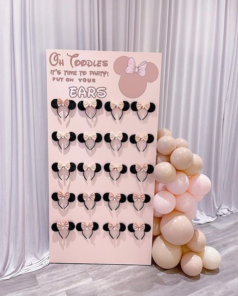 Minimalist Birthday Decor, Minnie Mouse Themed Party, Mouse Themed Party, Minnie Mouse Birthday Theme, Minnie Mouse Birthday Party Ideas, Minnie Mouse Decorations, Minnie Mouse Theme Party, Twodles Birthday, Minnie Mouse Birthday Party Decorations