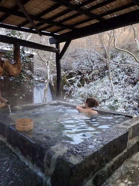 Japanese Onsen, Japanese Hot Springs, Outdoor Hot Tub, Japan Aesthetic, Summer Decorating Ideas, Fantasy Adventure, Summer Decorating, Paranormal Romance, Bath House