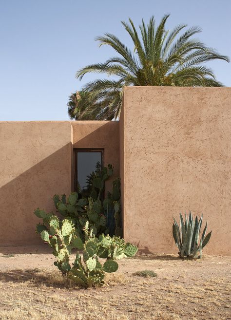 Wedding Ideas 2024, Moroccan Villa, Studio Ko, Villa Marrakech, Eco Construction, Pintura Exterior, Adobe House, French Architecture, Desert Homes