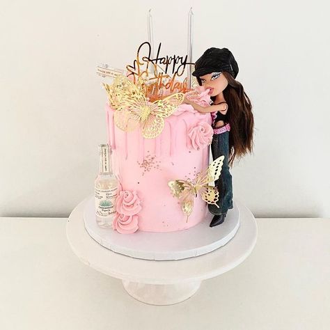 Bratz 21st Birthday Cake, Bratz Cake Ideas, Bratz Doll Cake, Bratz Birthday Cake, 23 Birthday Cake, 22nd Birthday Cakes, 23 Birthday, 22 Birthday, 25th Birthday Cakes