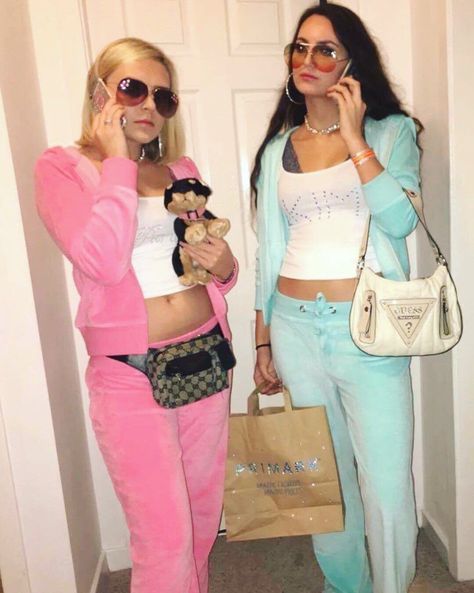 Paris And Kim Halloween Costume, Kim And Paris Costume, Kim K And Paris Hilton Costume, Paris Hilton And Kim Kardashian Halloween Costume, Blonde Brunette Duos Costumes, Kim And Paris Halloween Costume, Brunette Barbie Halloween Costume, Kim Kardashian Costume Ideas, Iconic Duos To Dress Up As