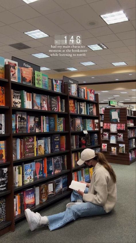 Fall Insta Story, Reading In Library, Reading Aesthetic, Study Motivation Inspiration, Girl Reading, Studying Inspo, School Motivation, Study Inspiration, Book Girl